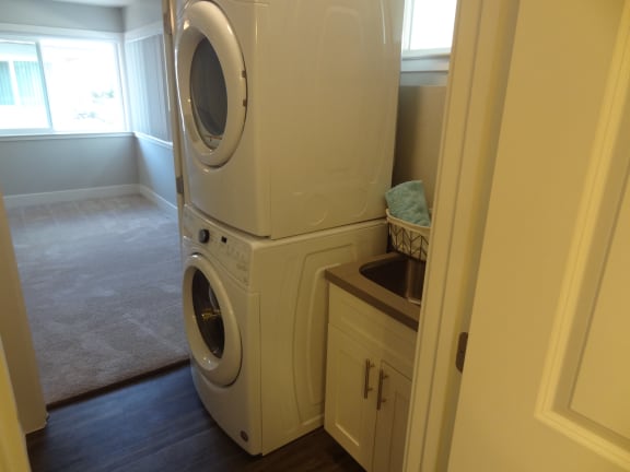 In-Home Washer &amp; Dryer at Los Altos Court, Los Altos, 94022