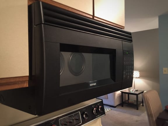 Built-in Microwave at Franklin River Apartments, Southfield, 48034