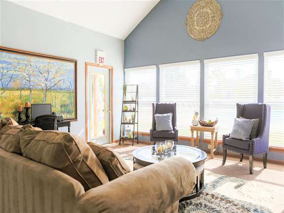 Clubhouse Living Area at Dooley's Orchard, Ohio