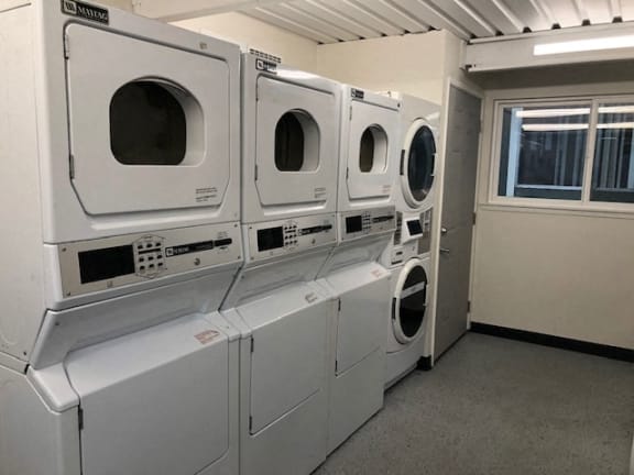 bell st. laundry facility