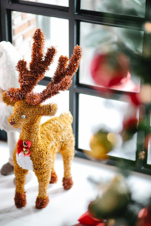 Holiday Decorating at Legends at Rancho Belago, California, 92553