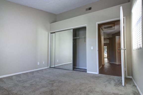 Plush bedroom carpet at Legends at Rancho Belago, Moreno Valley, CA