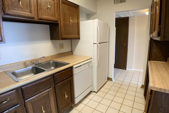 Kitchen with appliances at Indian Lookout Apartments, Cincinnati, 45238