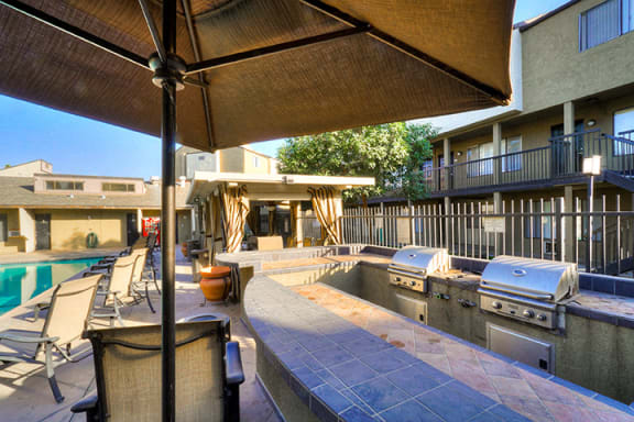 Grill And Picnic Area at Highlander Park Apts, Riverside