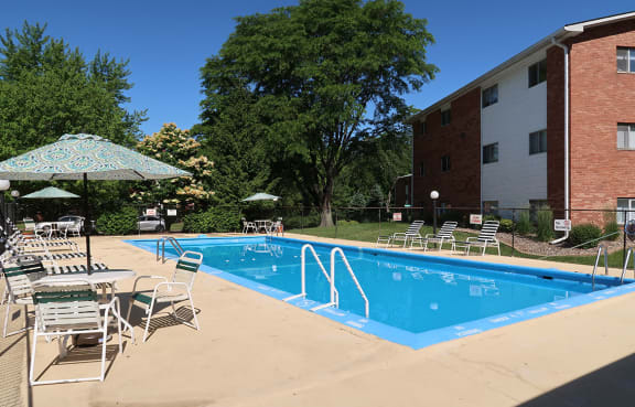 Resort-Inspired Pool at Pine Ridge, Moline, Illinois