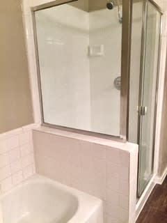 Oval Tub at The Manhattan Apartments, Texas
