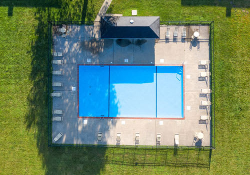 outdoor swimming pool amenity