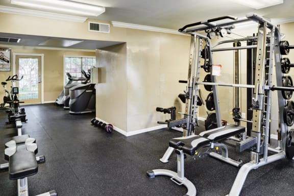 24x7 Fitness Center at Le Montreaux Apartments, Austin