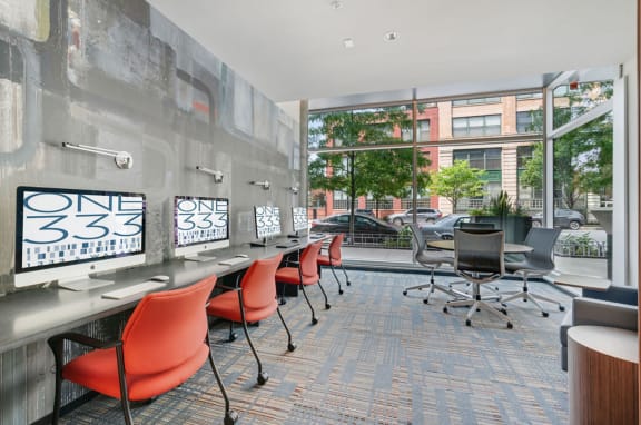 24-Hour Business Center at One 333, Chicago, 60605