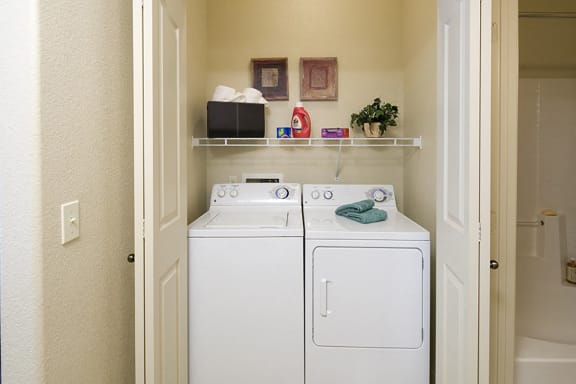 Apartments Near Phoenix with Full Size Washer and Dryer