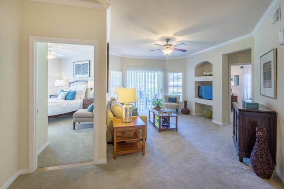 Park Del Mar Apartments 9- and 10-foot ceilings with crown molding