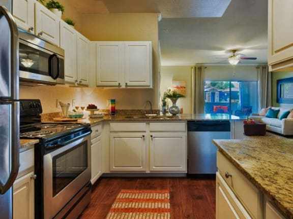 Stonebridge Ranch Apartment Homes for Rent in Chandler, AZ - Kitchen