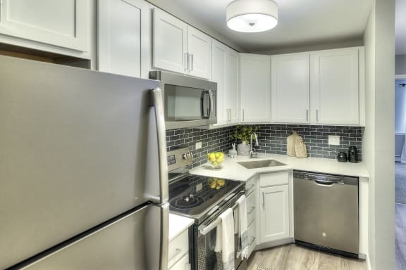 Spacious Kitchen with stainless appliances - Eagle Creek Apartments