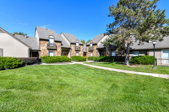 Building exterior at Pointe Royal, Overland Park, KS