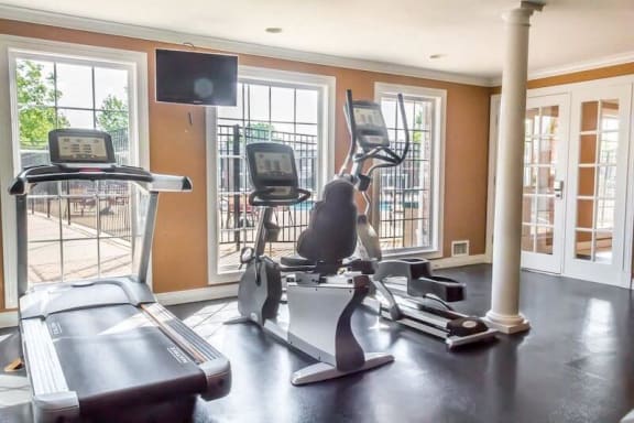 fitness center at Heritage Estates apartments