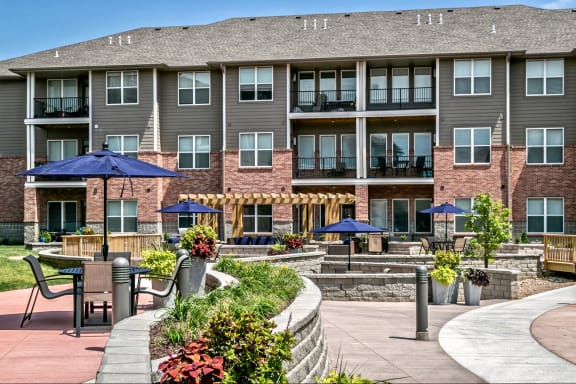 Community Courtyard at The Apartments at Lux 96 in Papillion, NE