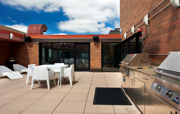 Rooftop Grilling Area and Sundeck at Churchill, Minneapolis, MN, 55401