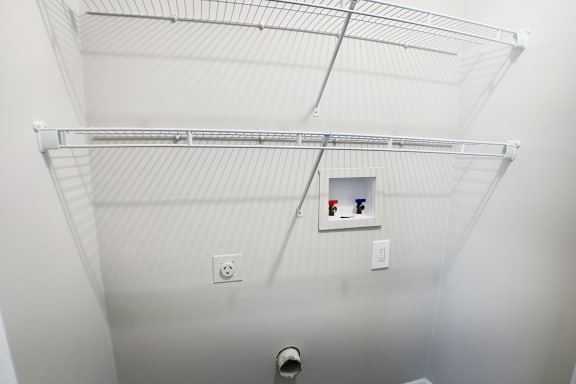 White walls at Miamisburg by the Mall, Miamisburg, OH, 45342