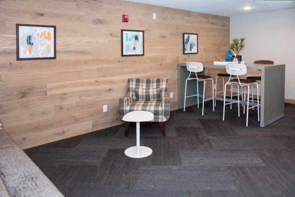 Lounge at Aspenwoods Apartments, Eagan, MN