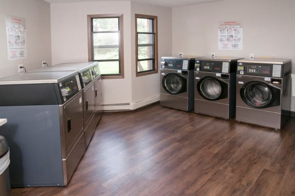 Laundry Lounge with Wi-Fi at Eden Glen, Eden Prairie