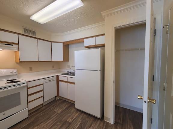 Fully Equipped Kitchen With Ample Storage at Bradford Place Apartments, Lafayette, 47909