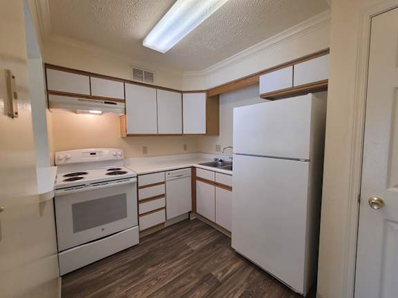 Fully Furnished Kitchen at Bradford Place Apartments, Lafayette, Indiana