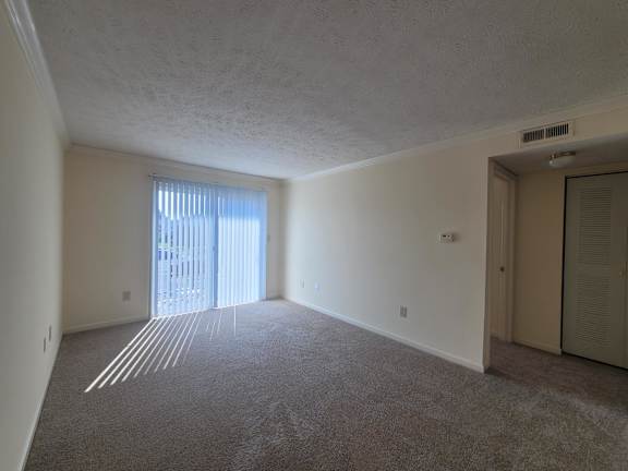 Large Living Room With Ceramic Tile Flooring at Bradford Place Apartments, Lafayette