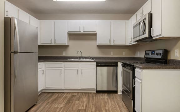 New Countertops and Cabinets at Ridgeland Place Apartment Homes, Mississippi, 39157