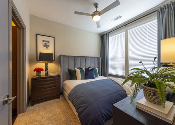 Bedroom with fan at Windsor Shepherd, Texas, 77007
