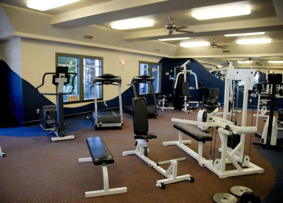 Fitness Center at Scottsmen Apartments, California