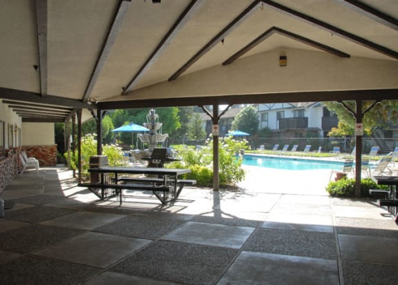 Picnic Recreation at Scottsmen Too Apartments, Clovis, California