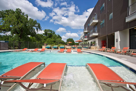 apartments in uptown dallas with pool