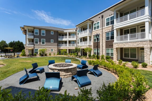Landscaped Courtyard with Fire Pit at The Flats at Ballantyne Apartments, Charlotte, North Carolina