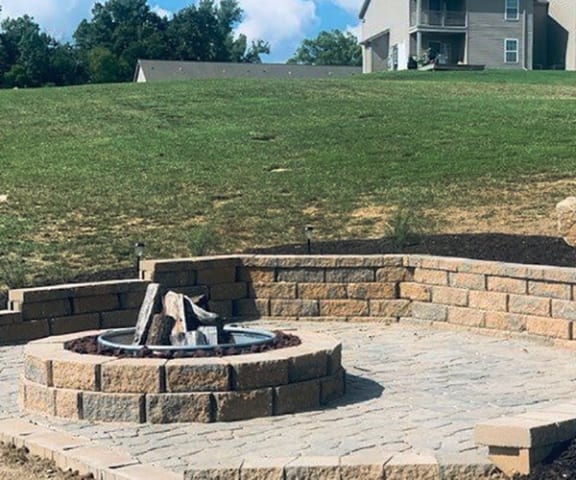 Evansville apt with firepit