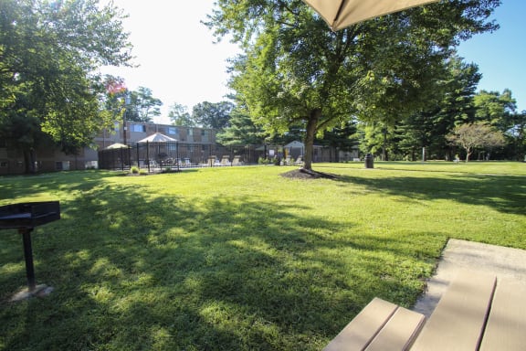 This is a photo of the BBQ/picnic area at Red Bank Reserve Apartments in Cincinnati, OH