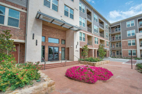 Apartment Entrance at Aviator West 7th, Fort Worth, TX