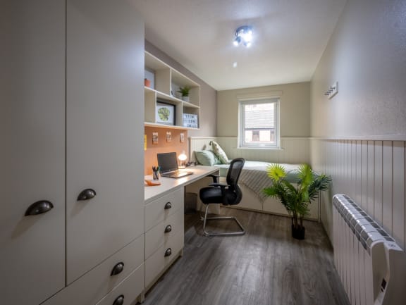 Floor Plan  6 Bed Flat at Meadow Court, student accommodation in Edinburgh