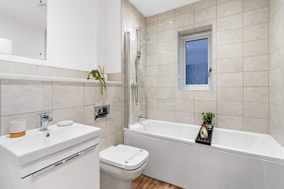 Full Bathroom at The Hawkings Apartments, Huntingdon, Cambridgeshire, PE28 4LT