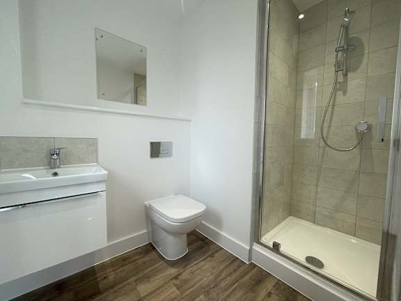 Modern Bathroom at The Hawkings Apartments, Huntingdon, Cambridgeshire, PE28 4LT