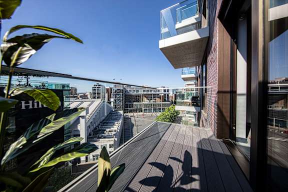 A balcony with a view of the cityscape.