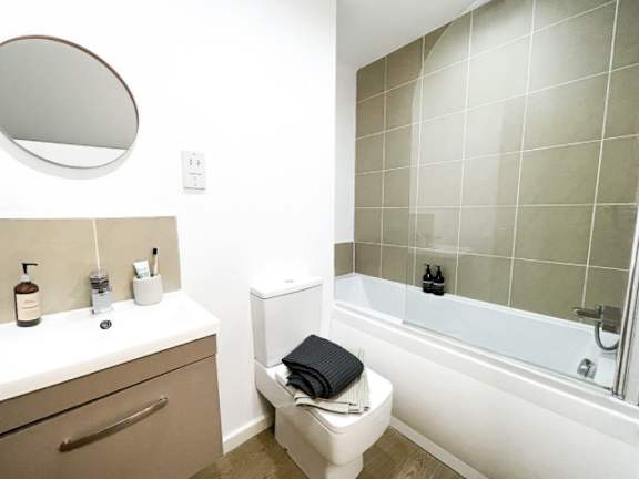 A bathroom with a toilet, sink, and bathtub.