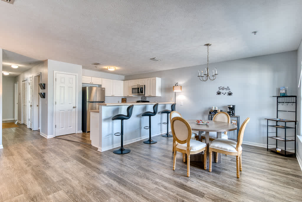 L’Appartement AMERICANA N/S Fooded P/O Panama City, FL Apartments | Ava Kay Townhomes