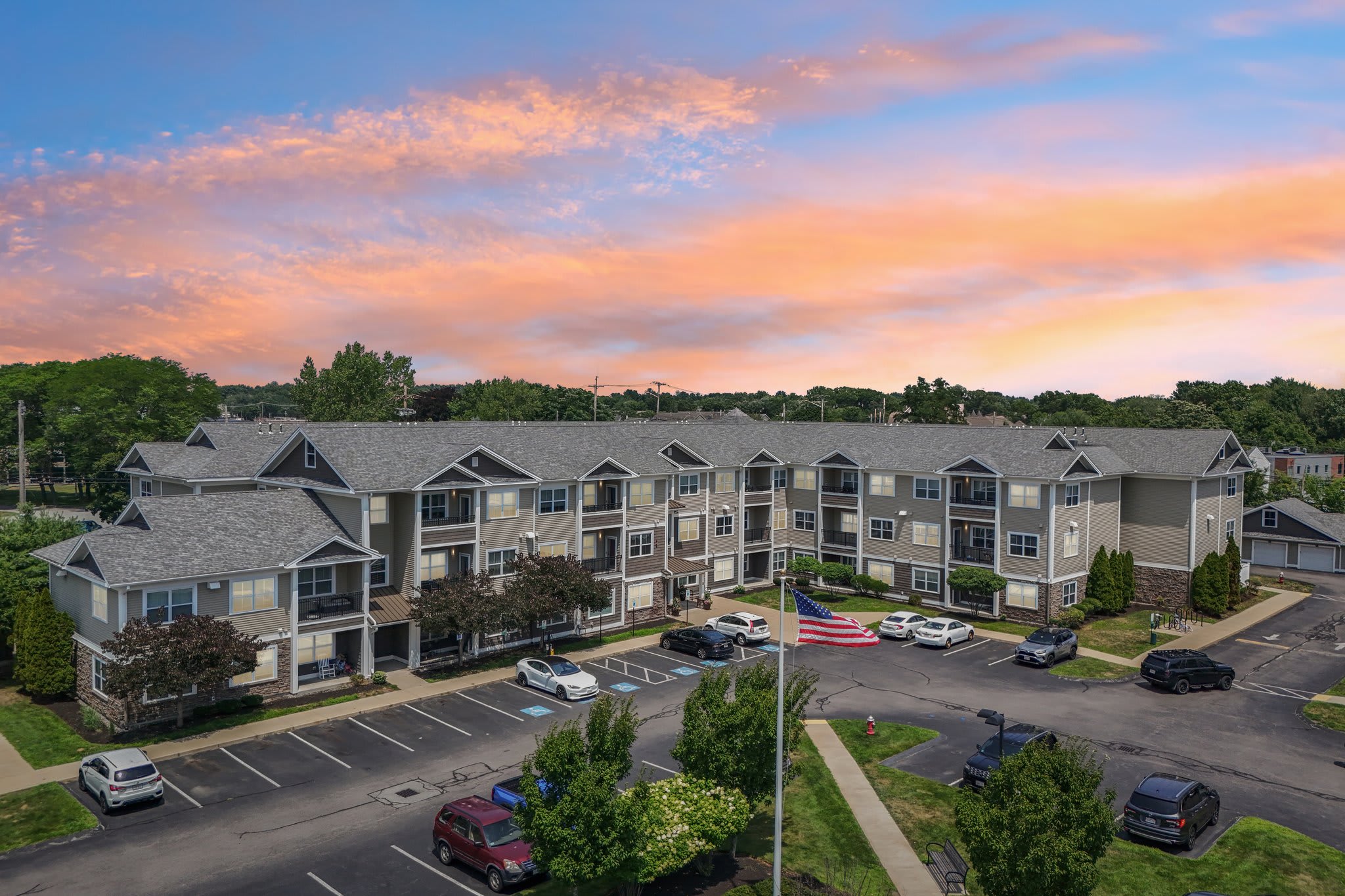 Metro at Wilmington Station exterior apartments - Wilmington, MA