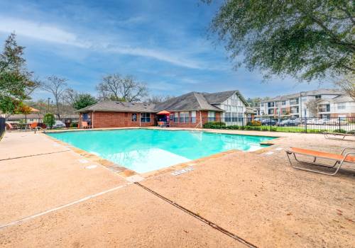 Flats at Five Mile Creek swimming pool - Dallas, TX