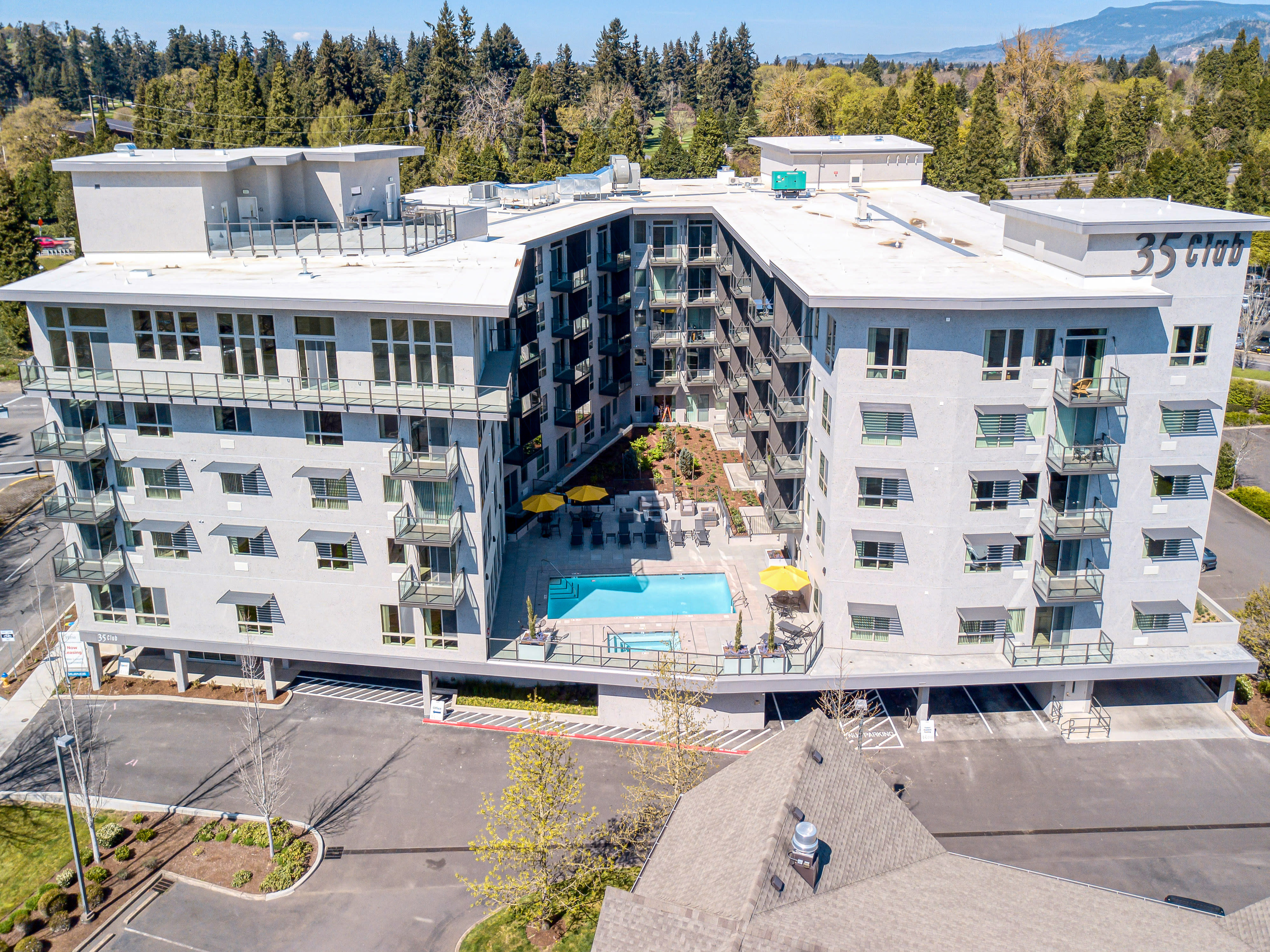 35 Club Apartments | Luxury Apartments in Eugene, OR