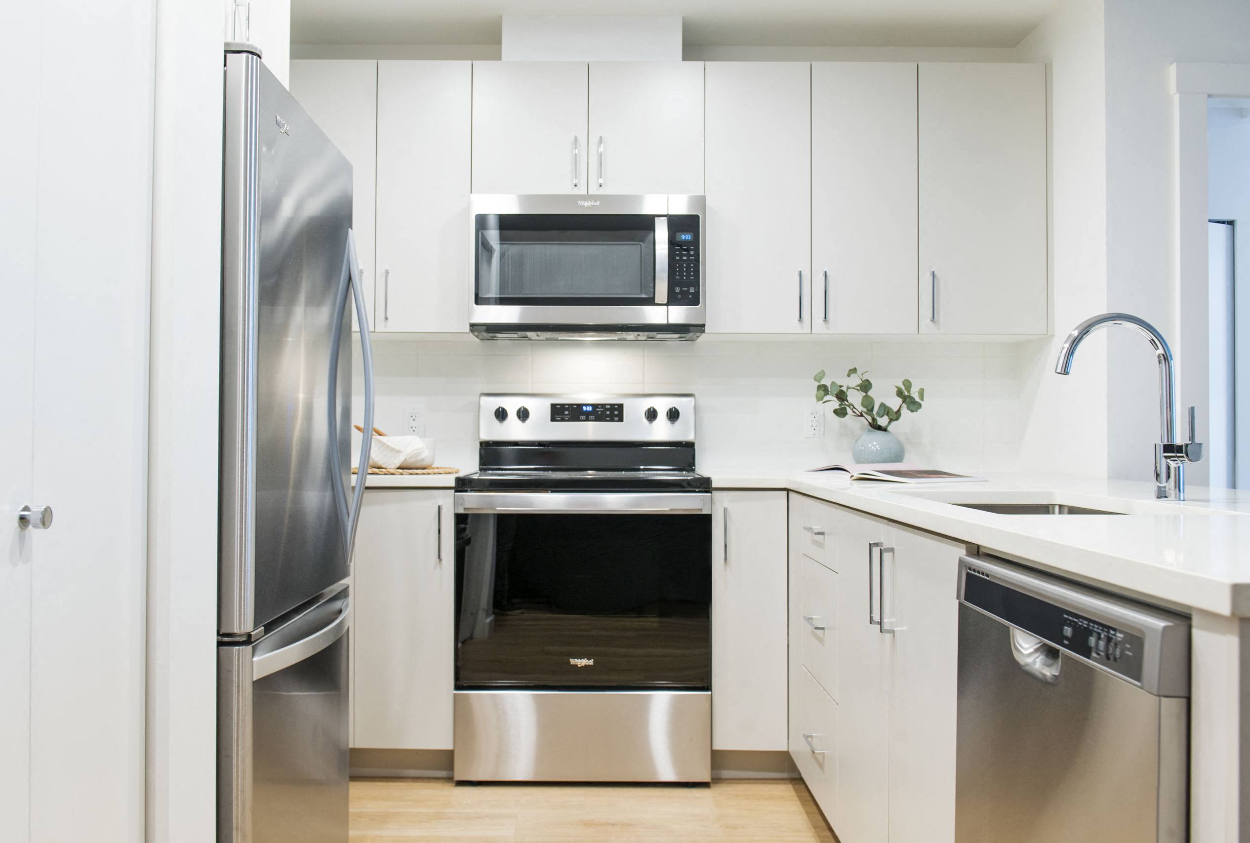 Lynnmour Apartments - 1 Bed Den 1 Bath E 3
