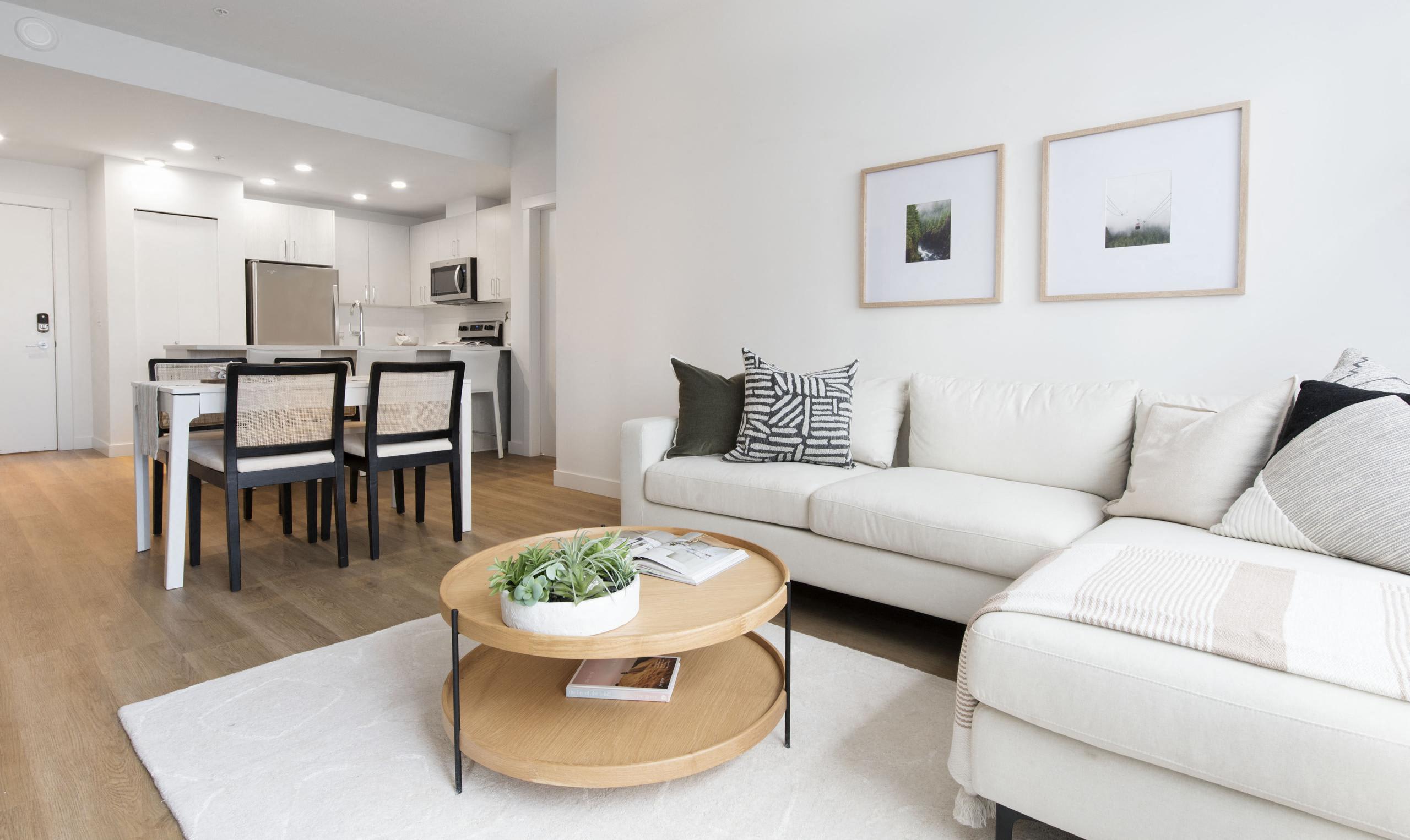Lynnmour Apartments - 1 Bed Den 1 Bath E 4