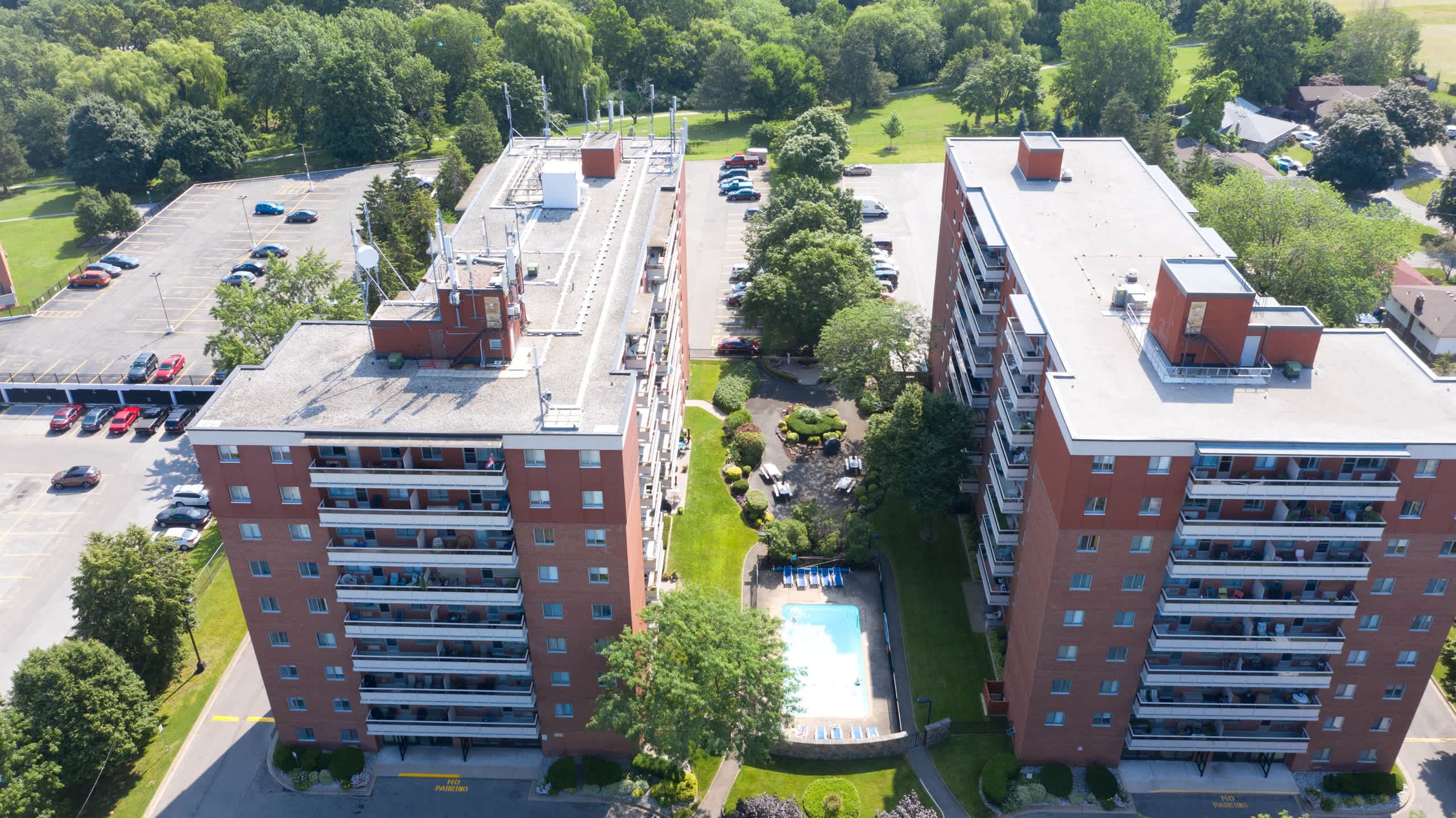 Regency Towers - 1 Bed 1 Bath A 610 Lake Street 2