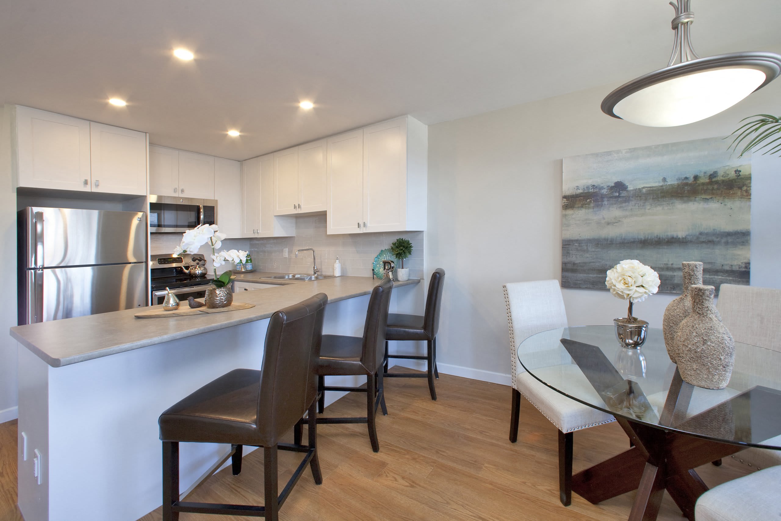 Regency Towers - 1 Bed 1 Bath A 610 Lake Street 5