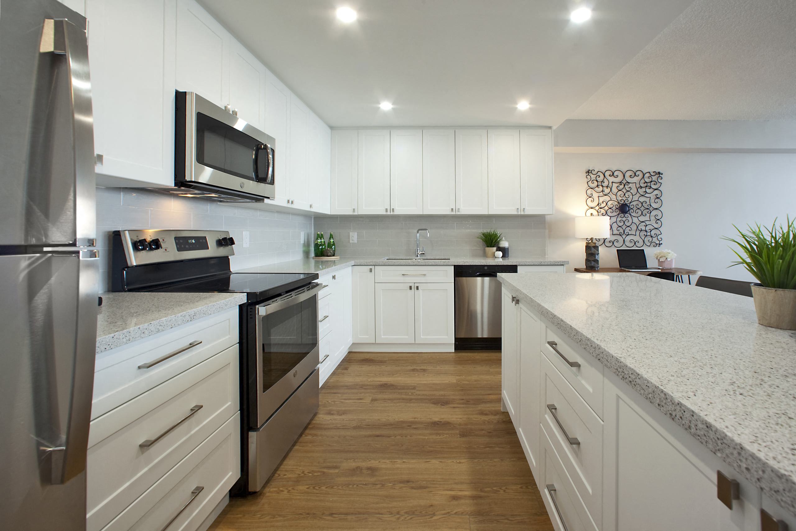 Royal Rose Apartments - The Royale 3
